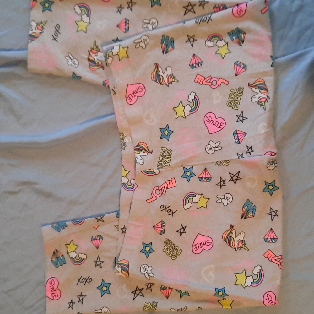 NWOT Fun graphic Capri leggings